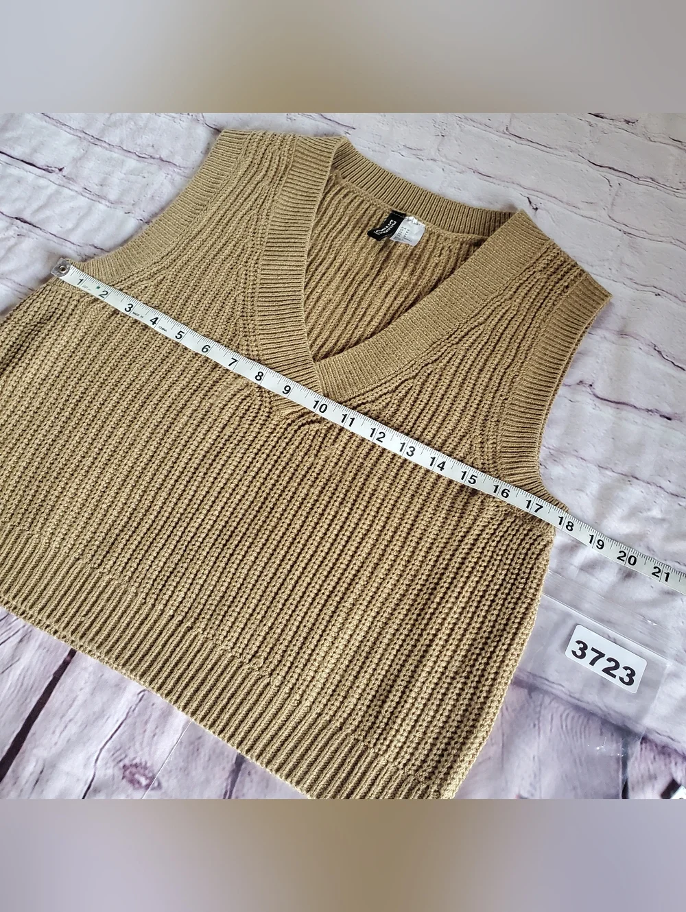 H&M Divided Academia Cable Knit Sweater Vest V-neck Office Preppy Tan Medium